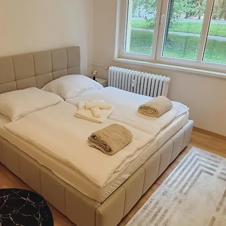 Vrana Apartment, V Tichej Lokalite, Centrum 10 Min, Zvierata A Deti Vitane Апартаменты